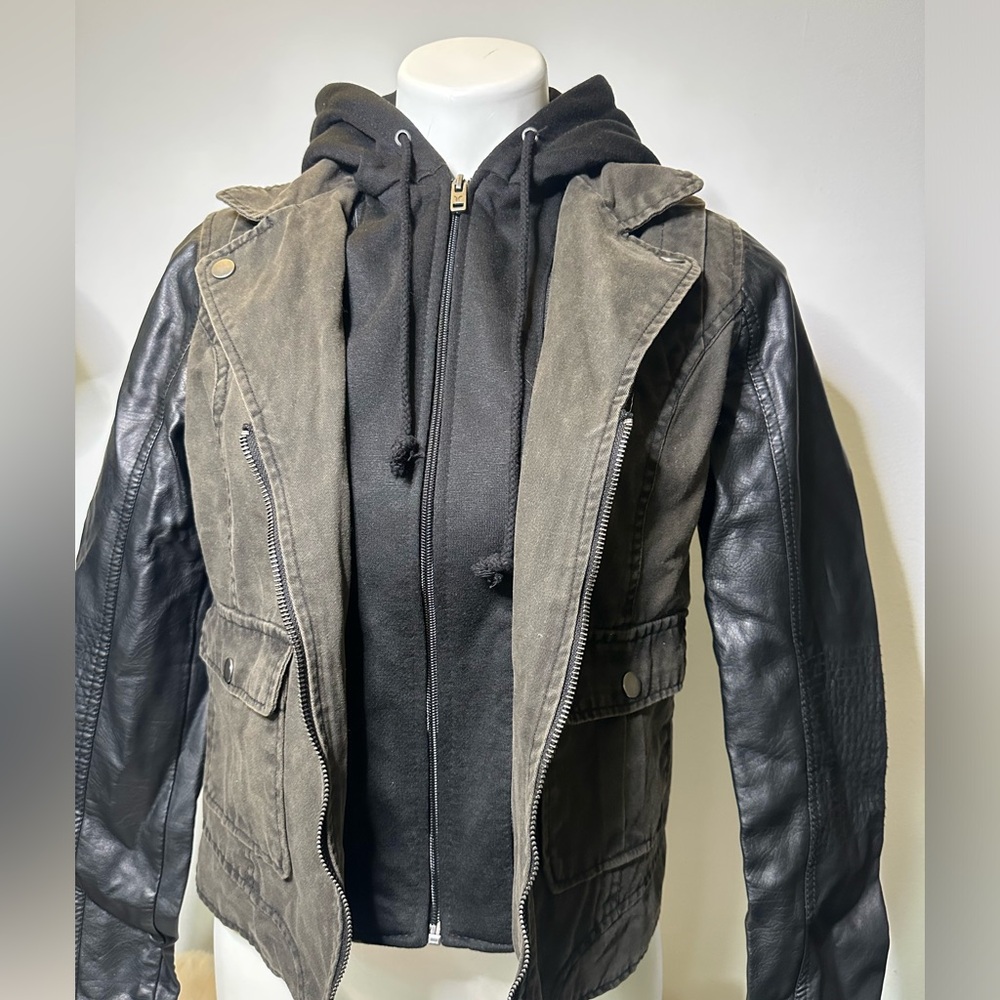 American Eagle Outfitters Black and Brown Bomber Jacket